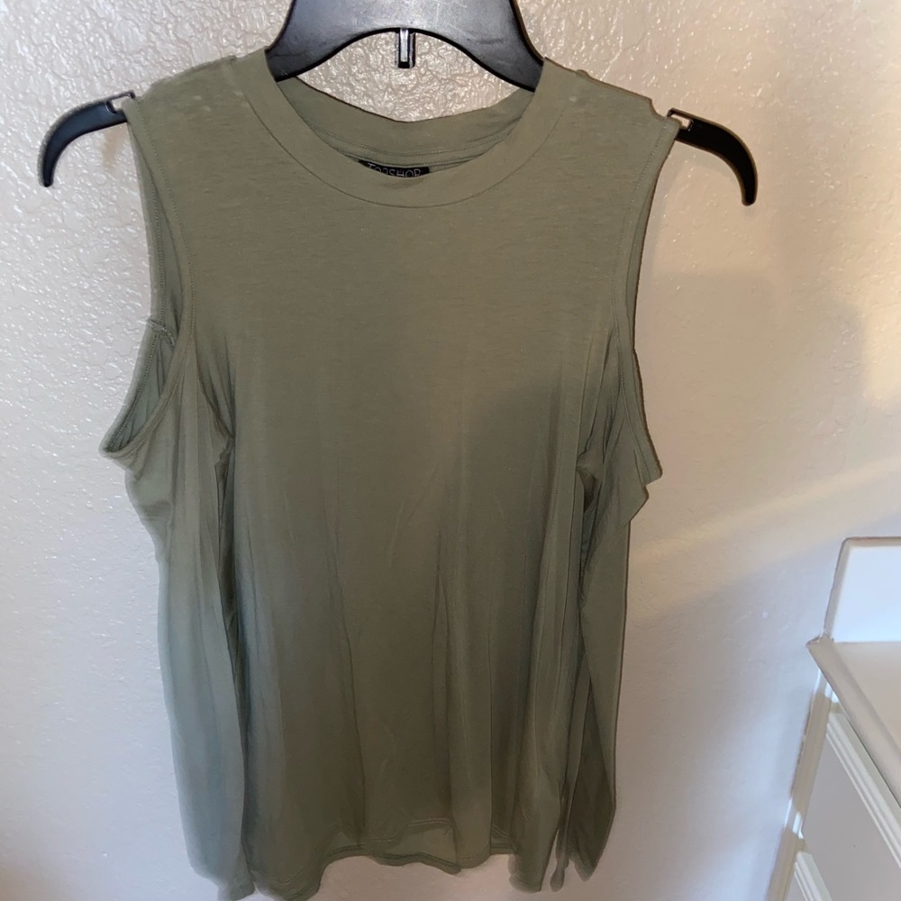 HOT SHOULDER EXPOSED TOP